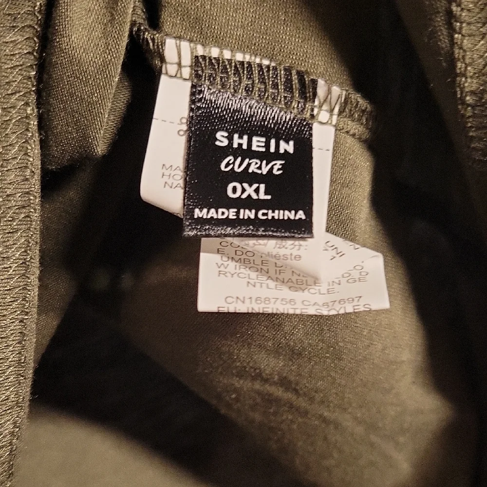 NWOT Olive Green Backless Short Sleeve Blouse - Picture 4 of 6